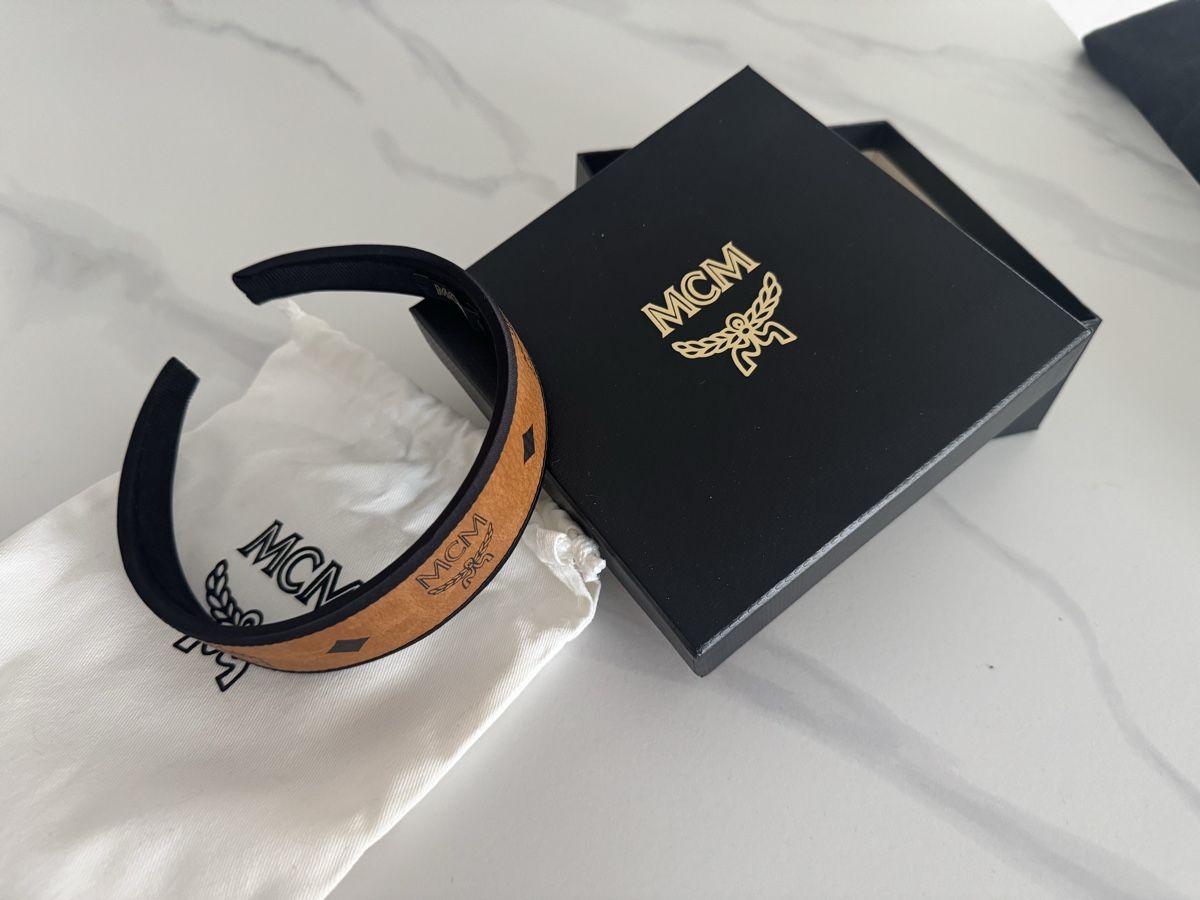 Mcm Accessoires pour cheveux: MCM Haarreif mit Box und Beutel – Neuf (Voir description) à Stetten AG par Dekis-Tradingcards 2