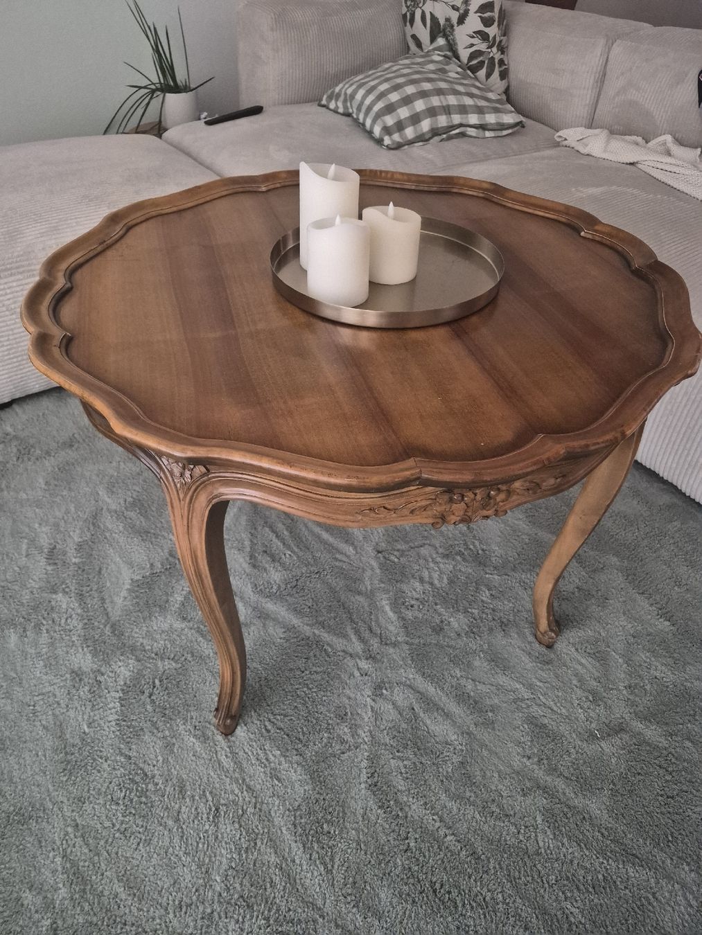 Tische: Antiker Couchtisch / Beistelltisch – Gebraucht aus Kiesen von leana.wa