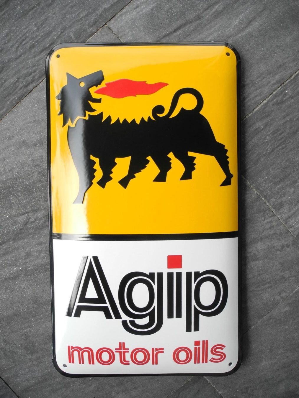 Insegne: GROSSES AGIP EMAILSCHILD – Usato da Reinach AG venduto da Huckleberrysix