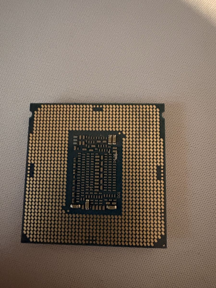 Intel Componenti elettronici: i7 8700 – Usato da Dompierre FR venduto da PRiT_Madara 1