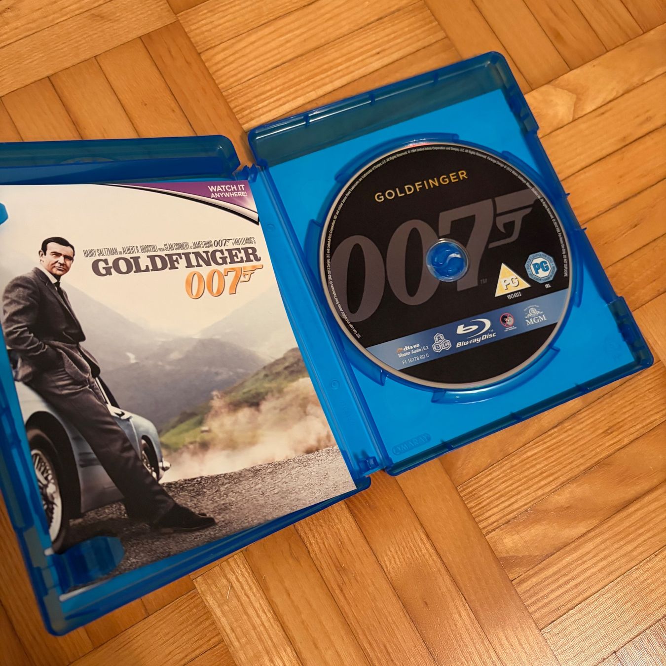 Tutti i DVDs: Goldfinger (Blu-ray, UK-Version, Region Code B) NEU – Nuovo (secondo la descrizione) da Schaffhausen venduto da AMJoho 2