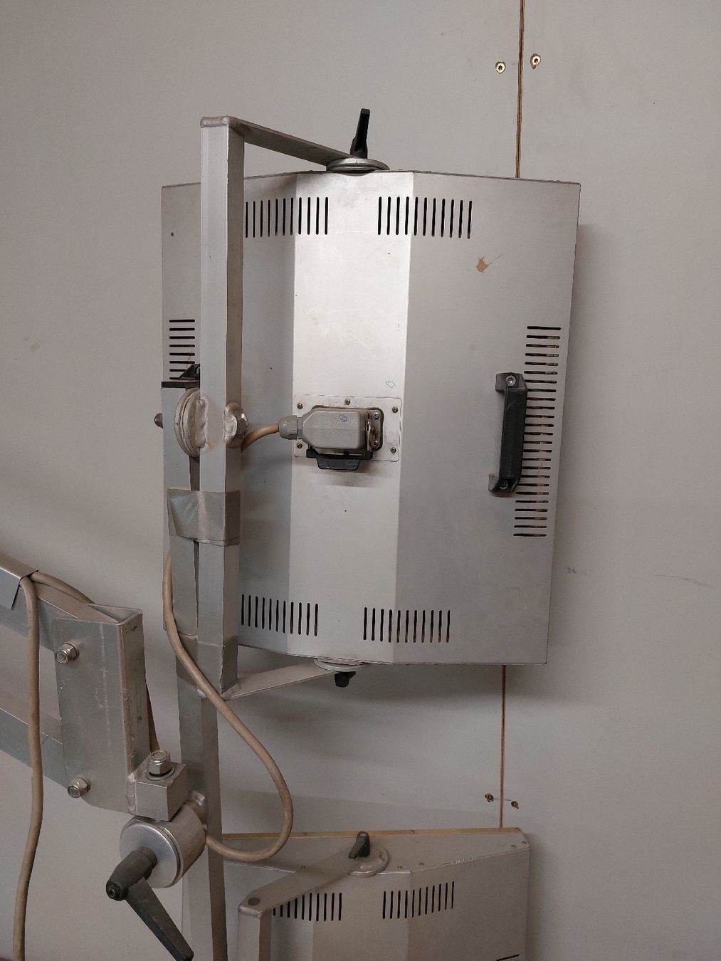 Tutti gli attrezzi: Infrarot Lacktrockner 380V – Usato da Willisau venduto da Pzm81 1