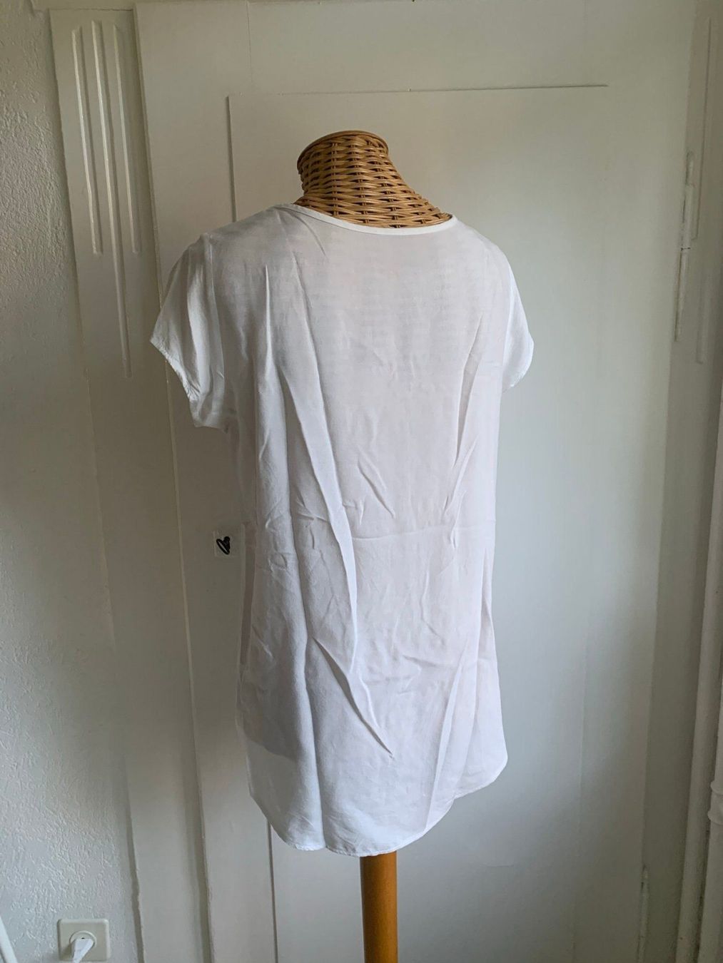 T-shirt: T-Shirt weiss fliessend - S – Usato da Zürich venduto da Diazaio 2