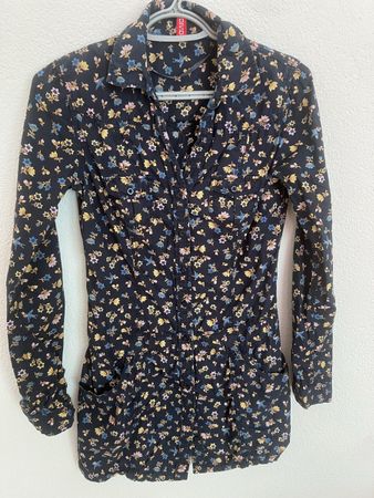 Kleid dunkelblau mit Blumenmuster Grösse 36