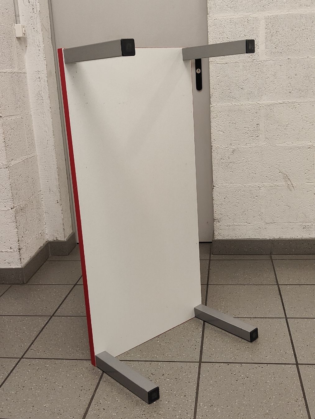 Tavoli: Table basse design rouge - Très bon état – Usato da Renens VD venduto da sin_sdr6 2