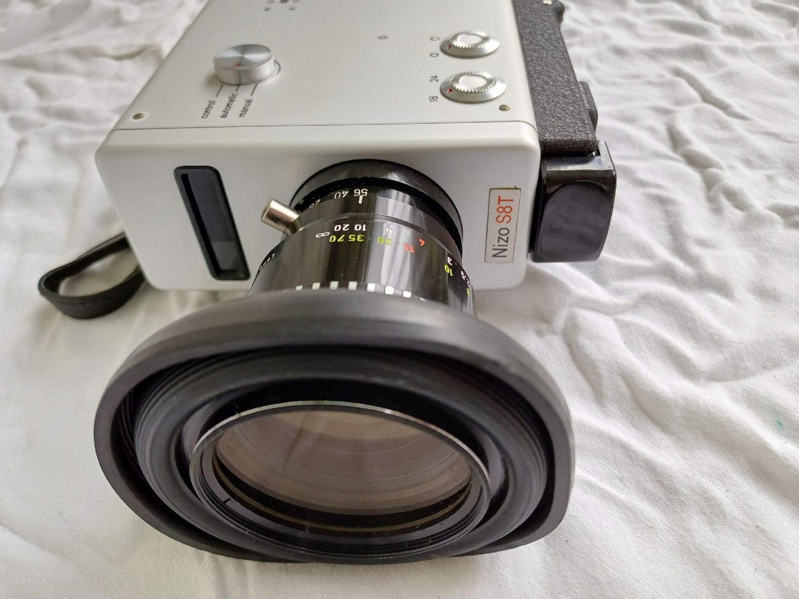 Braun Fotocamera: Nizo S8T Kamera Braun – Usato da Zürich venduto da Avocadokern 1