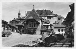Gruyeres FR historisches Dorf Kreuz Schloss Oldtimer