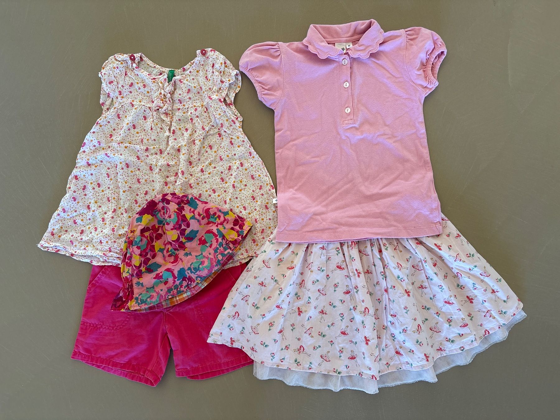 Lotti & Set di vestiti: 2 Mädchenoutfits, Grösse 4-6 Jahre – Usato da Aesch BL venduto da snezienka53 2