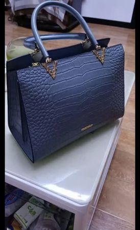 Zeitlose Echtleder-Handtasche  Diese elegante Handtasche aus