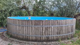 Pool mit Holzumrandung und einigem Zubehör ab CHF 1.-