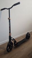 Schöner Tretroller Smartscoo Scooter schwarz faltbar