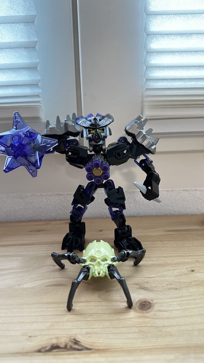 Lego Statuette: LEGO / Bionicle 70781 / Protector Of Earth – Usato da Herzogenbuchsee venduto da TCG-High-Quality