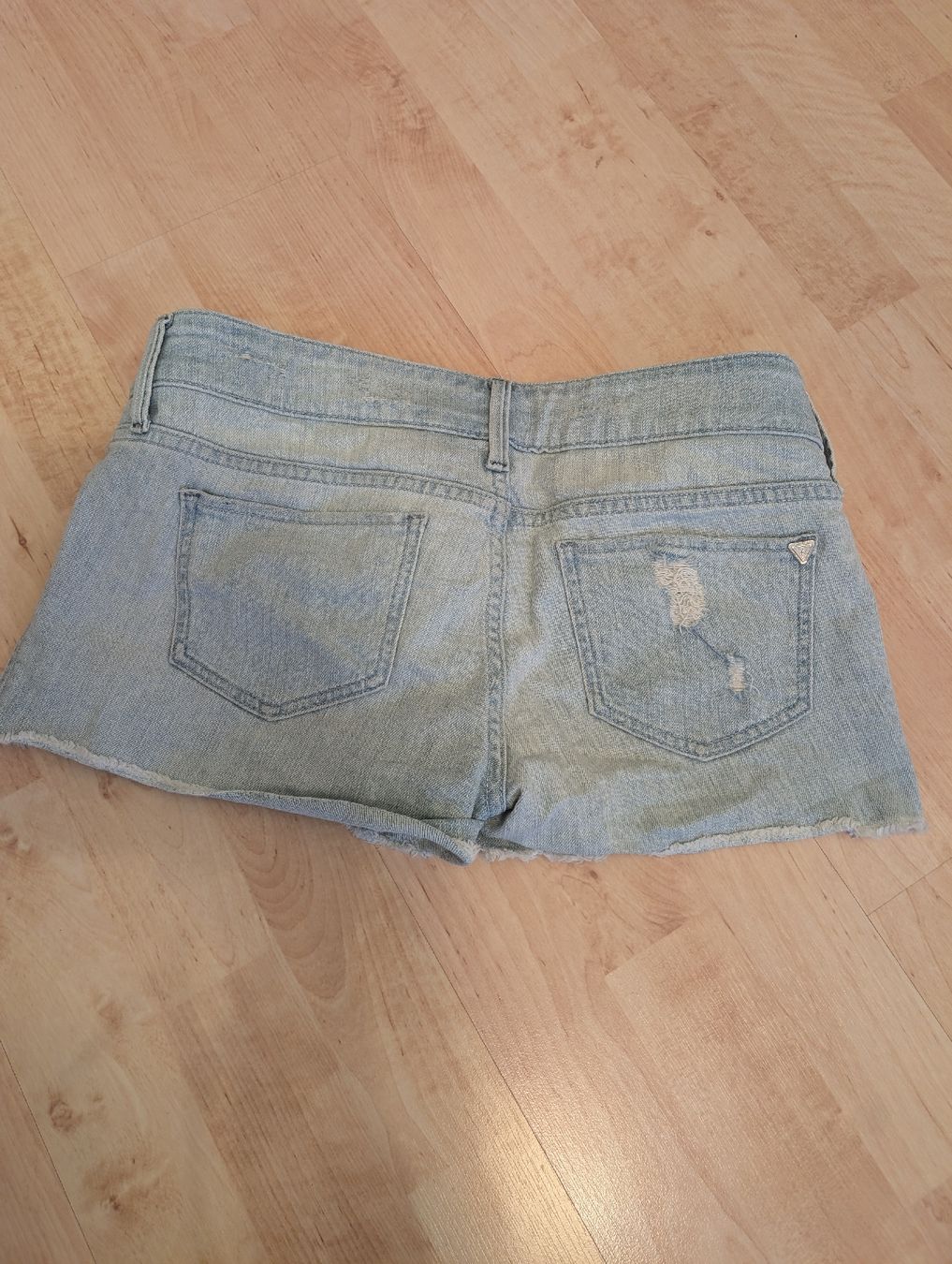 Guess Jeans: Jeans Shorts Guess hellblau Grösse 28 – Usato da Dörflingen venduto da Benito88 2