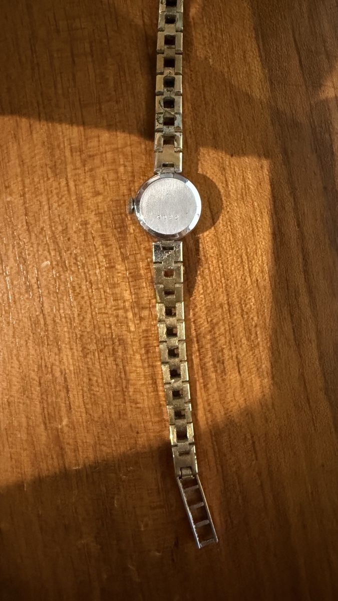 Montre Femme Vintage Lydia - Boîtier Et Bracelet Dorés - Mouvement à Quartz - Occasion