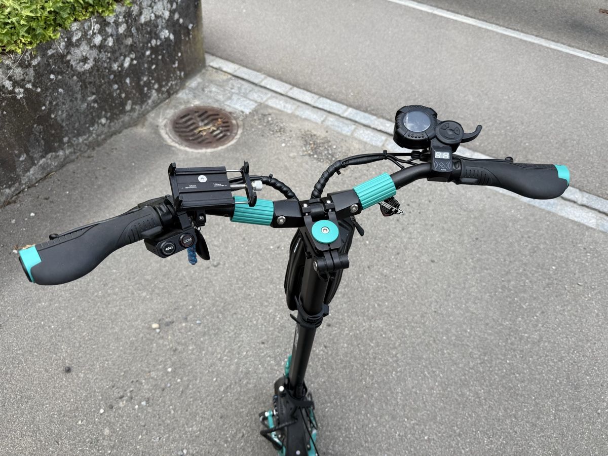 Vsett Kickboard: VSETT 9+ E-Scooter 48v 19,2Ah mit Strassenzulassung – Gebraucht aus Stein am Rhein von Coraxsas87 1