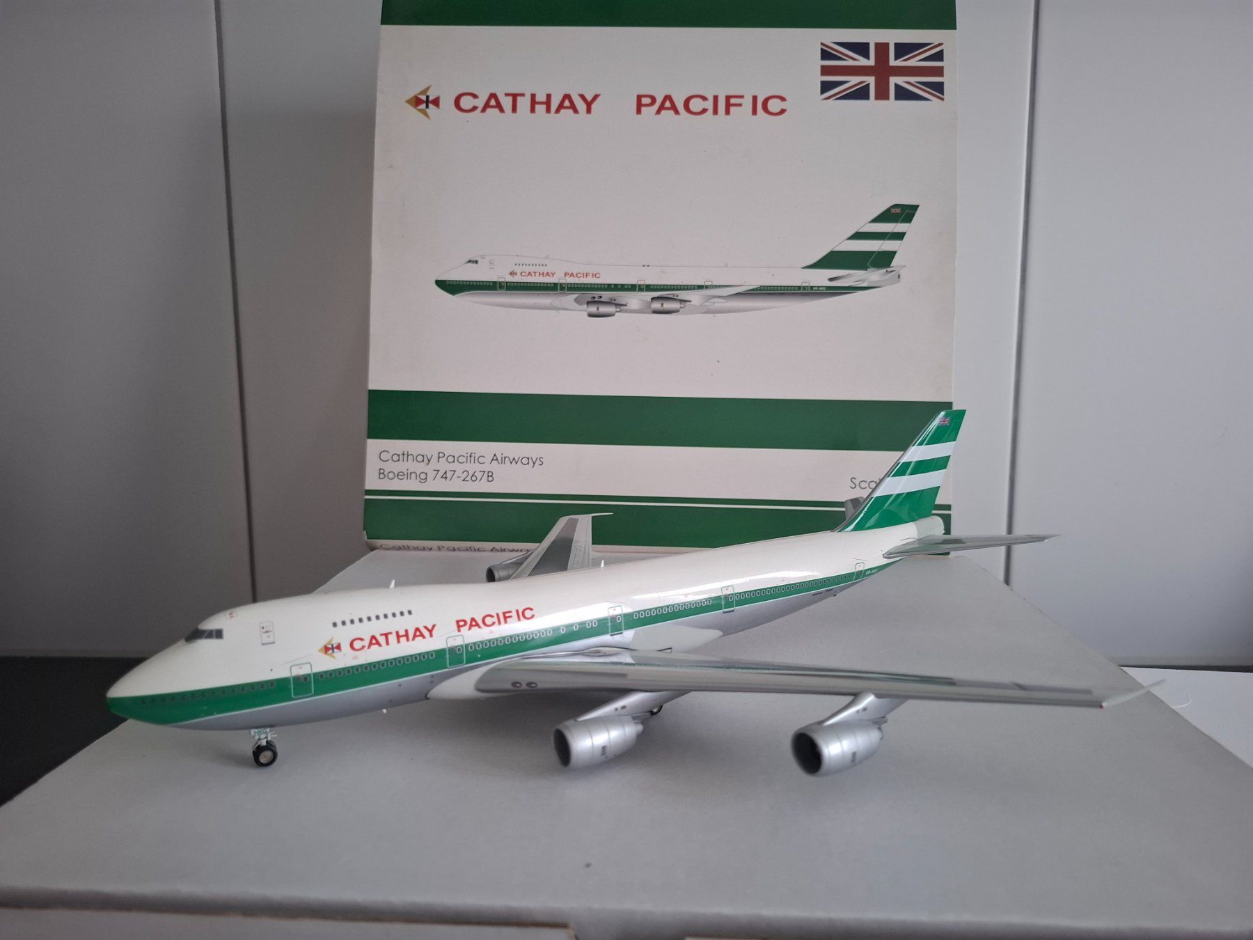 Kit di modellismo & Modellini statici: Boeing 747-267 Cathay Pacific 1/200 polished – Nuovo (secondo la descrizione) da Riehen venduto da DVD-Palace 3