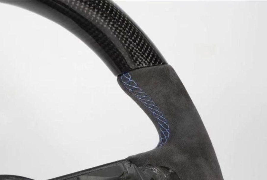 Tutti pezzi di ricambio auto: VW Golf 7/7.5 Carbon Lenkrad – Nuovo e nell'imballaggio originale da Volketswil venduto da Willis_Autoteile 1
