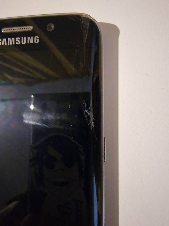 Samsung Telefoni cellulari / Smartphones: SAMSUNG S6 EDGE 64 GB – Usato da Bern venduto da YarickKozlov 1