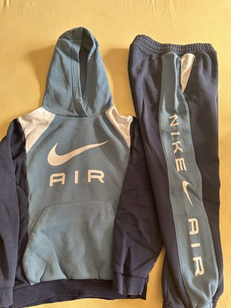 Nike Traineranzug und kurze Hose ca. Gr. 140