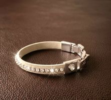 Elegantes Verganes-Lederarmband mit Kristallen von A&C - Neu
