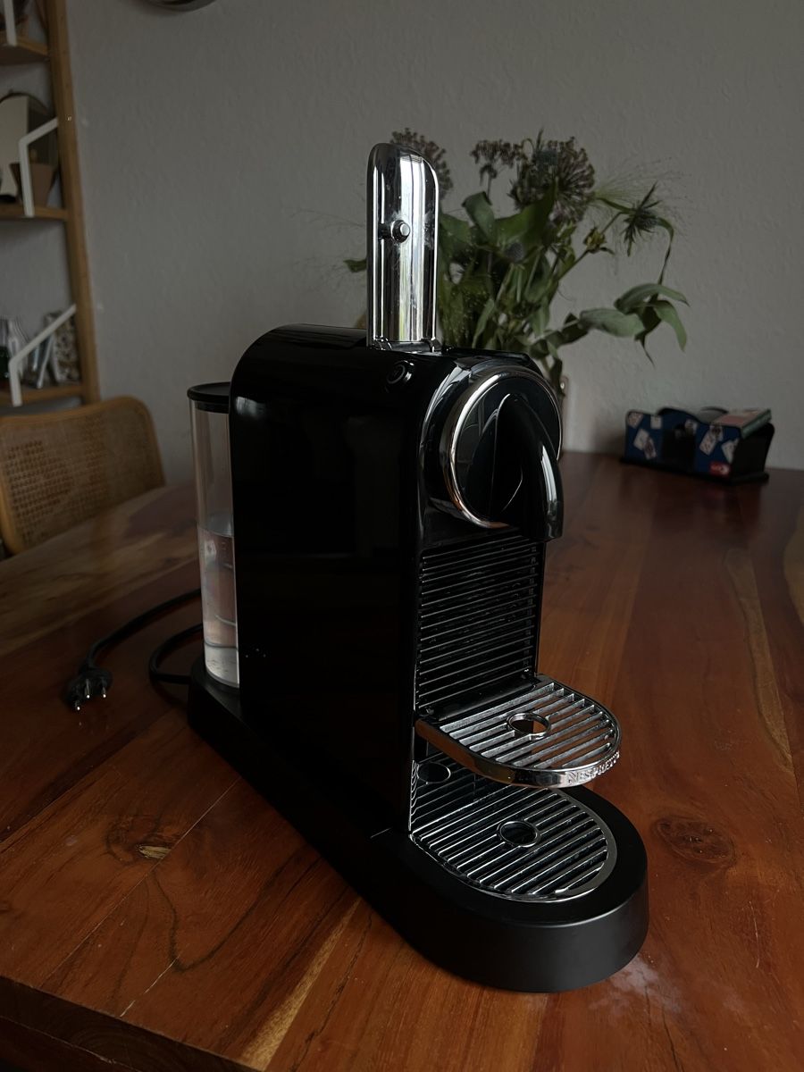 Nespresso Macchine per caffè & Macchine per espresso: Nespresso Kapselmaschine schwarz  – Usato da Zollikofen venduto da AdrianaKreuz98 3