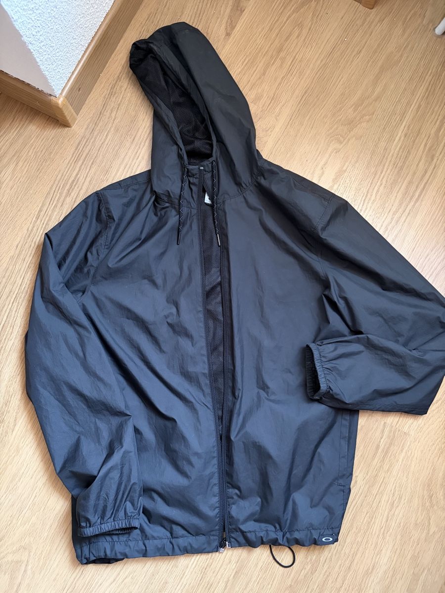 Oakley Vestes: Oakley Jacke – D'occasion à Mels par SarahMeier1999 1