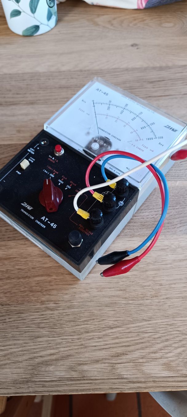 Misurare: Antiker Transistor checker – Usato da Wynau venduto da Zebrafurz