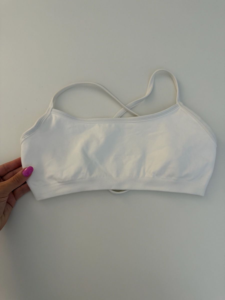 Top: White Sports Bra Size M – Nuovo (secondo la descrizione) da Gränichen venduto da Domsiiiii 1