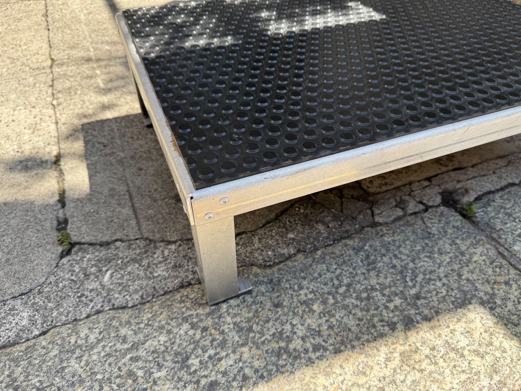 Sonstige Dekorationen & Accessoires: Alu Podest /Podium Lieferung gratis – Gebraucht aus Thun von Thuno6 1