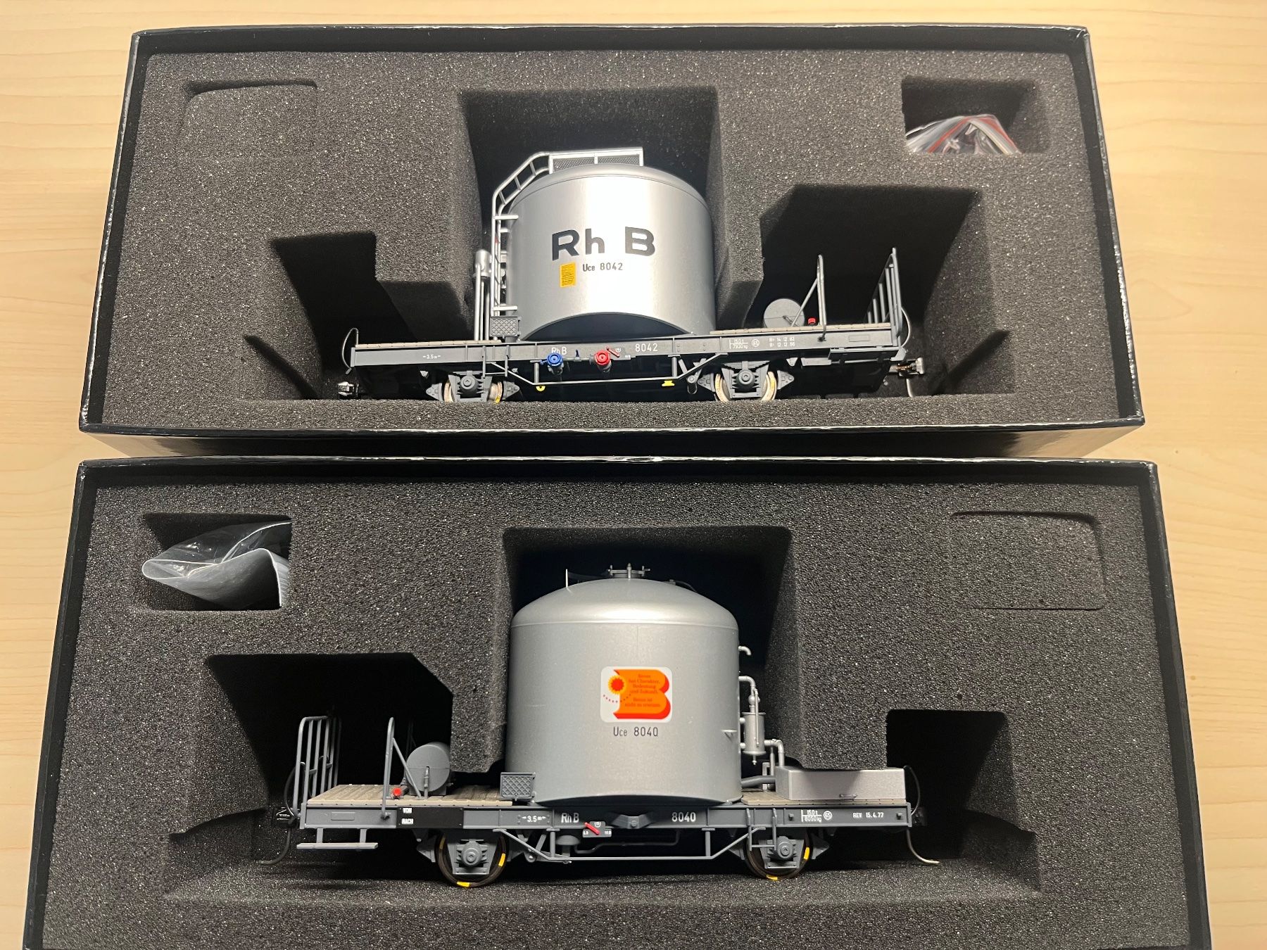 Bemo Modelleisenbahnen: 2 Stück Bemo 0m Zementsilowagen RhB – Gebraucht aus Lugnorre von  2