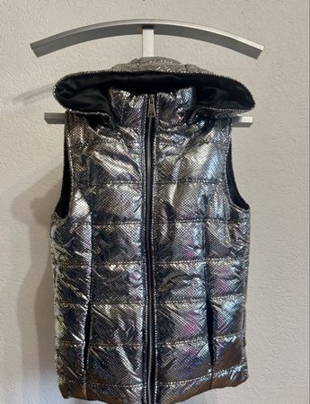 Schicke Silberne Weste Gr. S mit Kapuze NEW COLLECTION