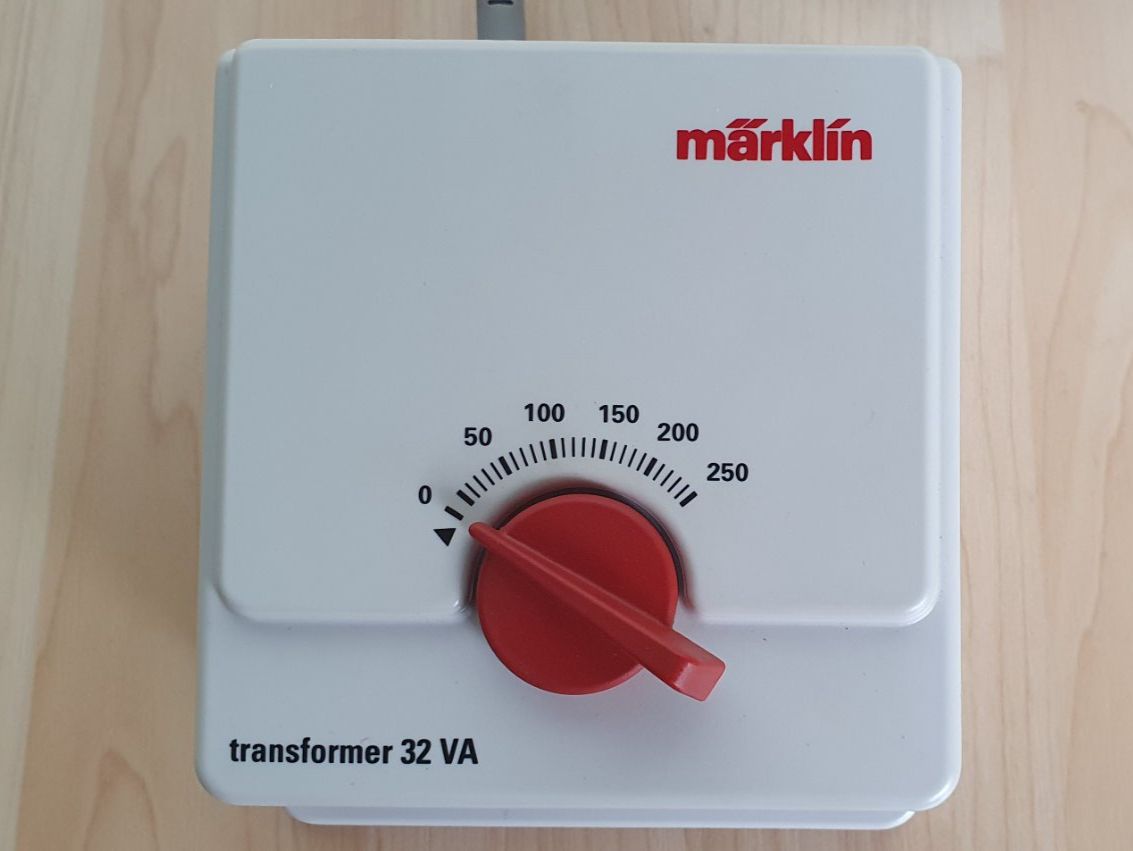 Märklin Modellini di ferrovie: Märklin 6647 Trafo / Transformator 32VA – Nuovo (secondo la descrizione) da Ernetschwil venduto da Cob1998 1