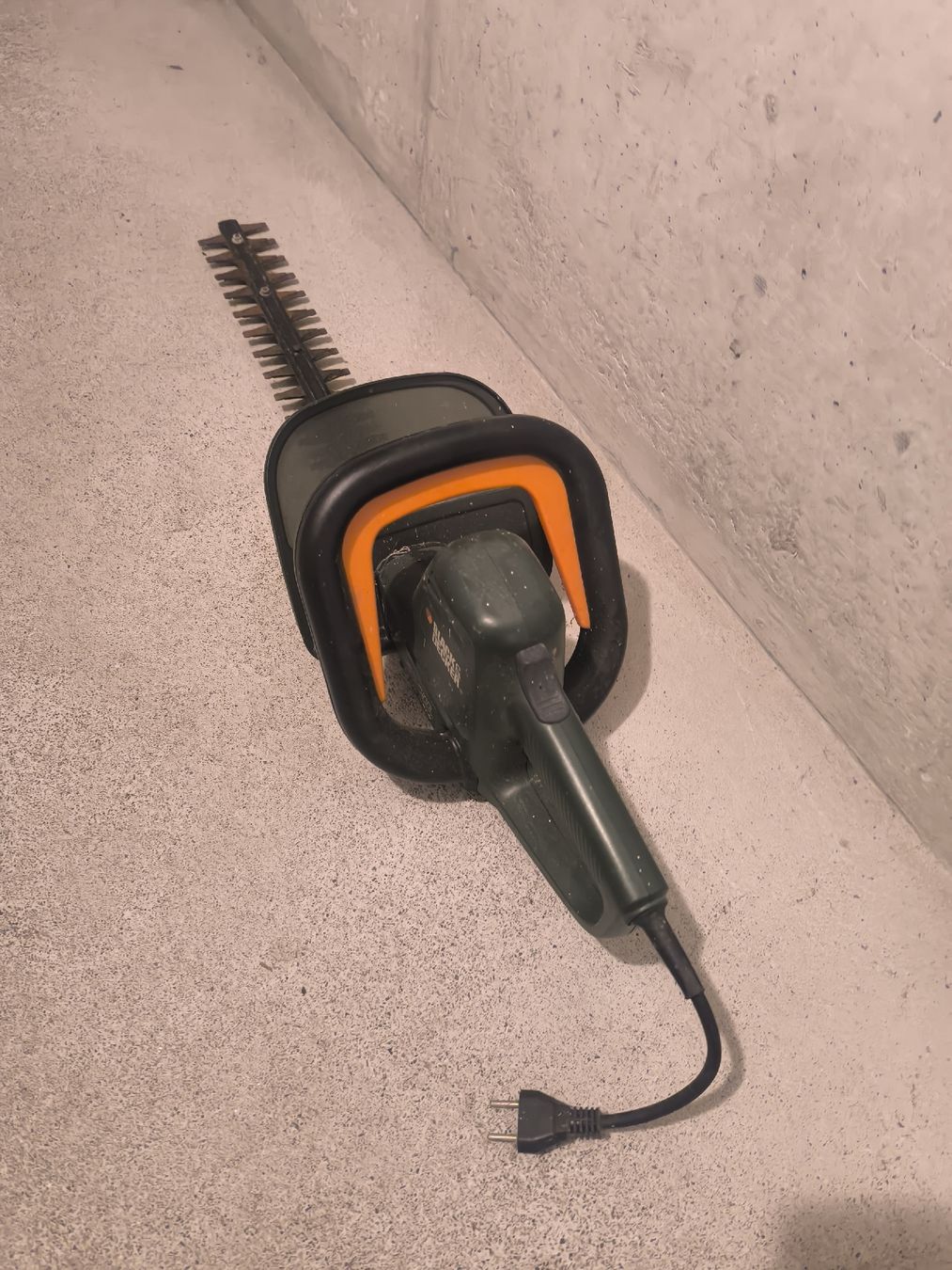 Tutte le macchine: Heckenschere Black & Decker Elektro – Usato da Spreitenbach venduto da Musikmen 2