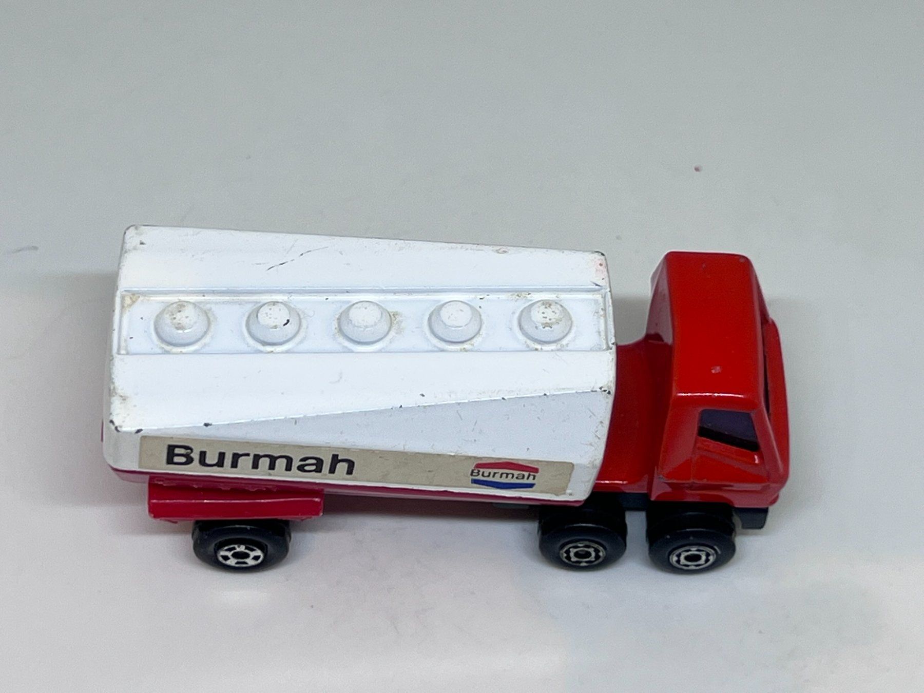 Matchbox Modellini d'auto: Matchbox Freeway Gas Tanker #163 – Usato da Wildegg venduto da LaaBoutique 1