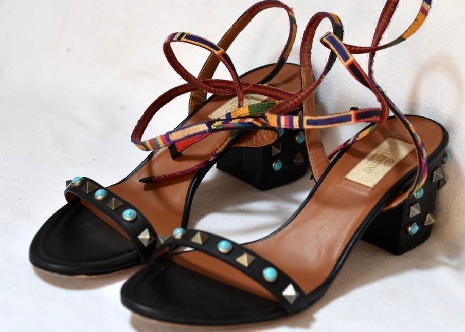 Valentino Chaussures femmes: Sandalen / Sandales Valentino Rockstud Multi .38 – Défectueux à Collonges par Auganien 2