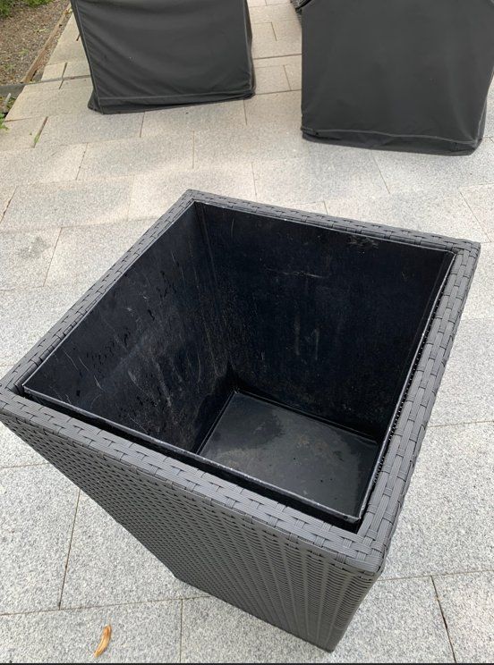 Blumentöpfe: Rattan Pflanzkübel / Blumentopf / Gartenmöbel – Gebraucht aus Goldach von blo_kb5x 2