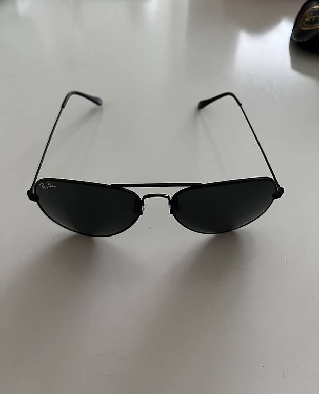 Brillen & Gläser: Rayban Sonnenbrille AVIATOR TOTAL BLACK – Gebraucht aus Abtwil SG von Ademitooz 1