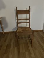 4 Holzstühle mit Geflechtsitz – Esszimmerstühle / Vintage
