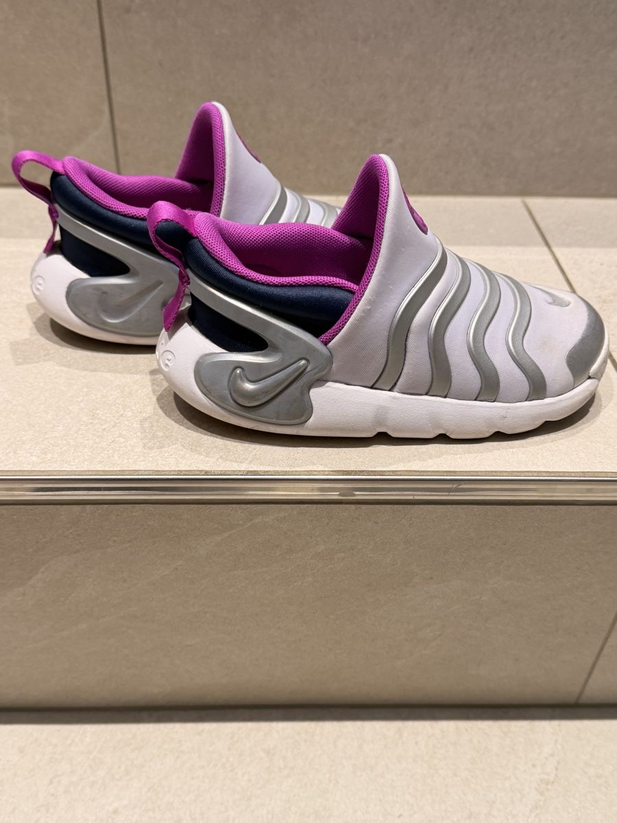 Nike Chaussures filles: Nike Sneaker Dynamo, 27, Mädchen, silber-rosa – Neuf (Voir description) à Wilen b. Wil par carpediem25 1