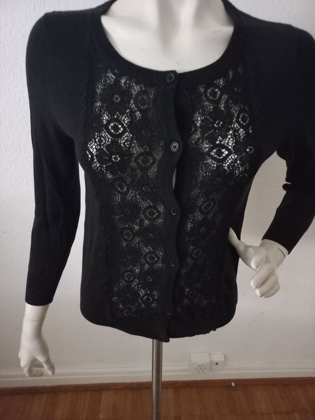 Negligees & Pyjamas: Strickjacke – Neu und originalverpackt aus Basel von zaa_7ft5