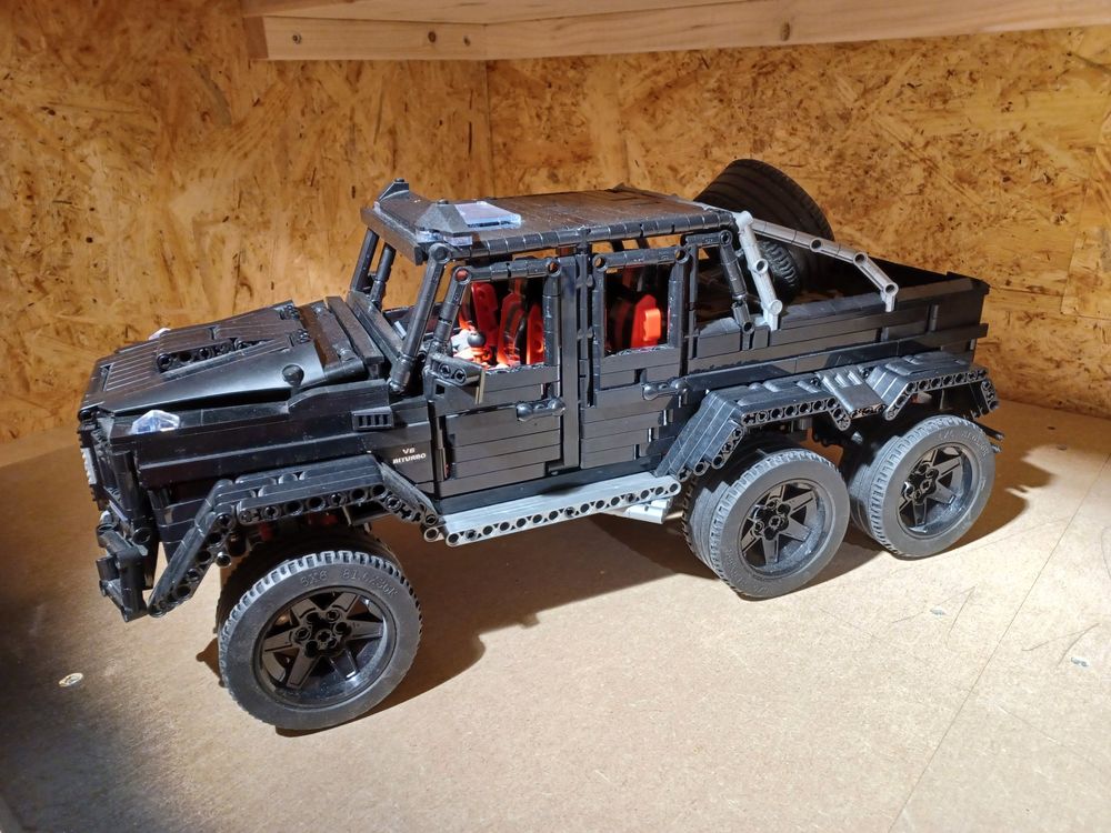Modèle Réduit Mercedes AMG 6x6 1/38 Transformé Pub Michelin - Occasion Comme Neuf