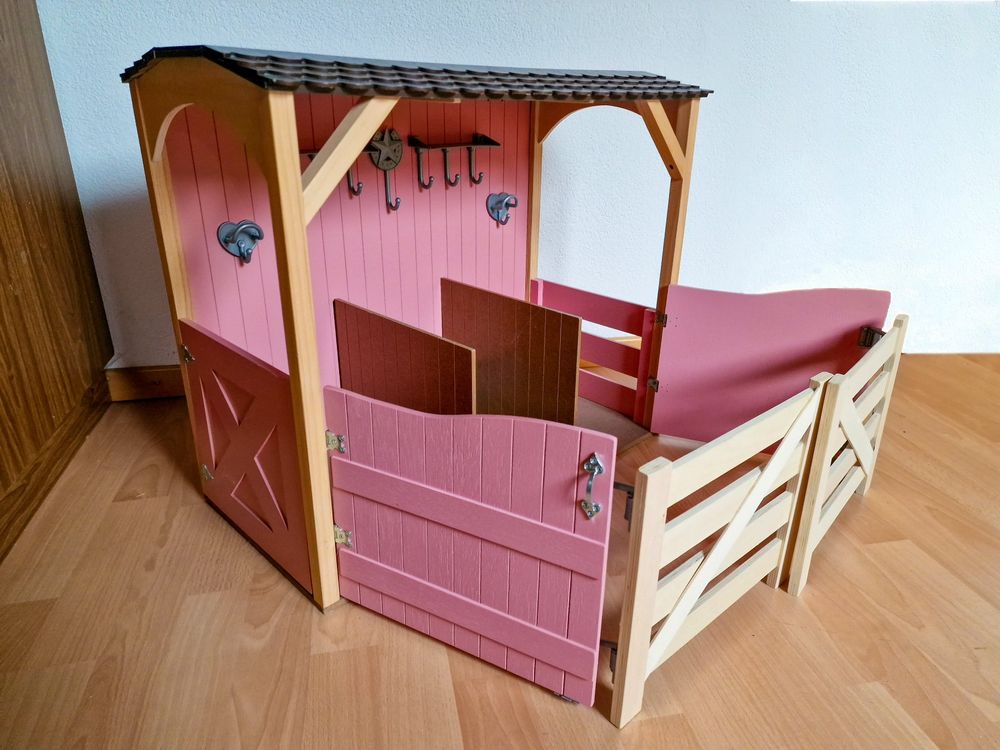  Foto zu Pferdestall aus Holz, + etwas Zubehör 