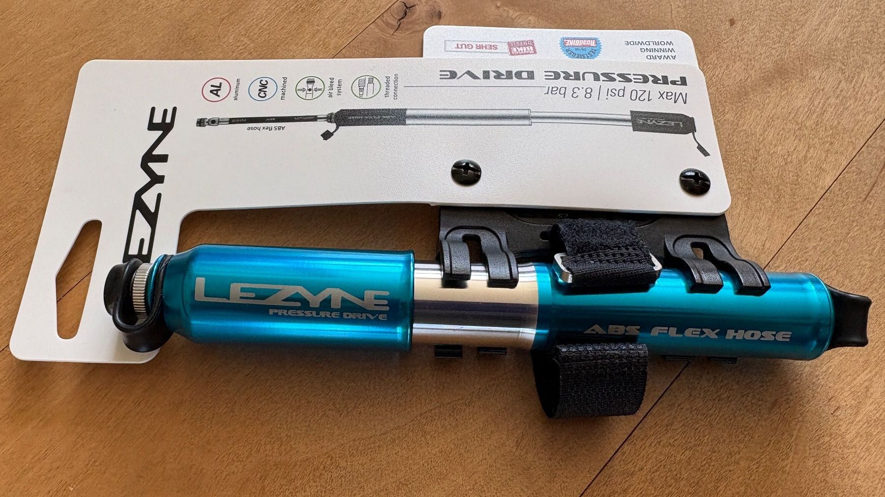 Lezyne Pompe: Lezyne Pressure Drive - S / blue gloss – Nuovo (secondo la descrizione) da Adliswil venduto da fashionholic