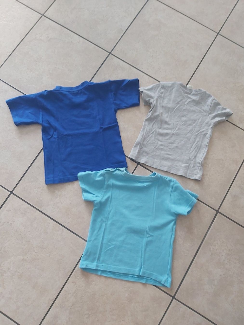 Lotti & Set di vestiti: T-shirt junge Gr.86 & 86/92 – Usato da Disentis/Mustér venduto da epa_862v 1