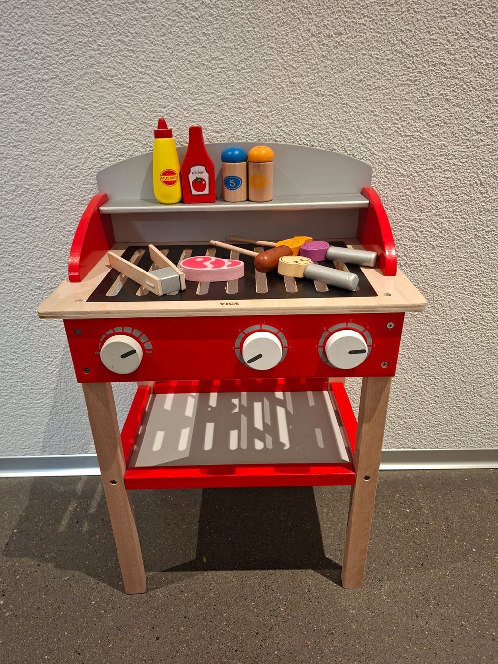 Spielzeuge: Kinder Holzgrill – Gebraucht aus Einsiedeln von Amna_163 1