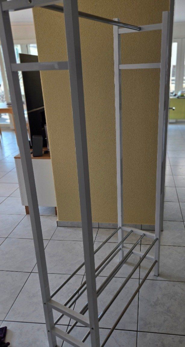 Garderobe: Garderobenständer mit Schuhgestell – Gebraucht aus Brunnen von Nozli 1