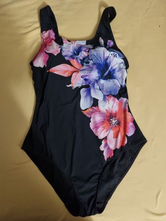 Badekleid / Badeanzug  NEU