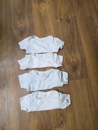 Kurzarmbodies, Body H&M Gr. 104 (4 Stk)