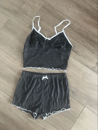 UNGETRAGEN! TOP UND SHORTS GRÖSSE S