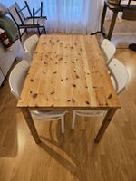 Holztisch + 4 Holzstühle